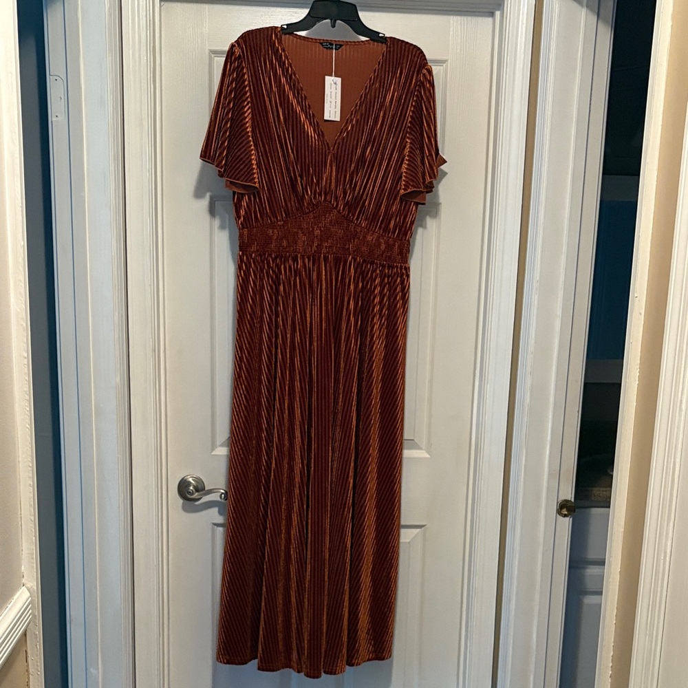 Simplee Apparel Rust Pleated Maxi Dress
